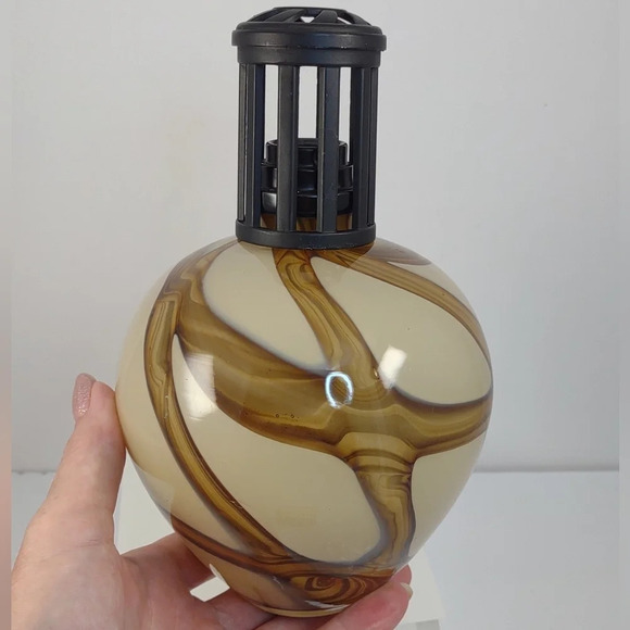 La Tee Da! Marble Cream and Brown Effusion Lamp with Wick New with Tags - Picture 14 of 15